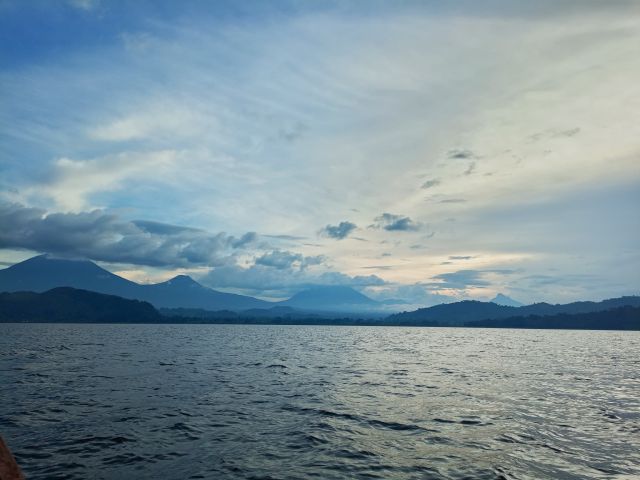 best hiking trails around lake Bunyonyi
